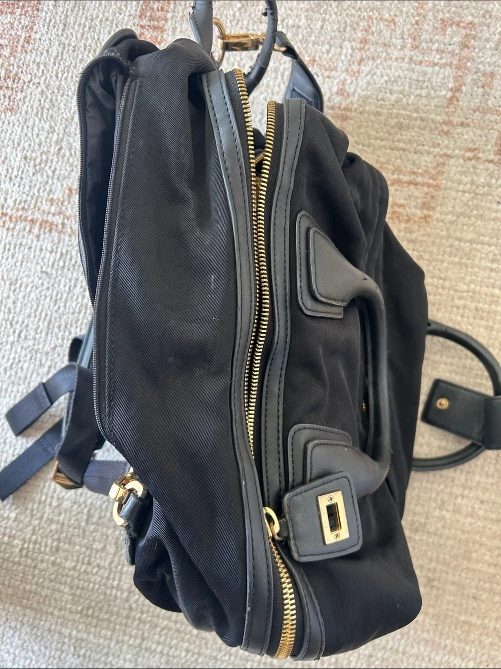 Caraa Black Backpak